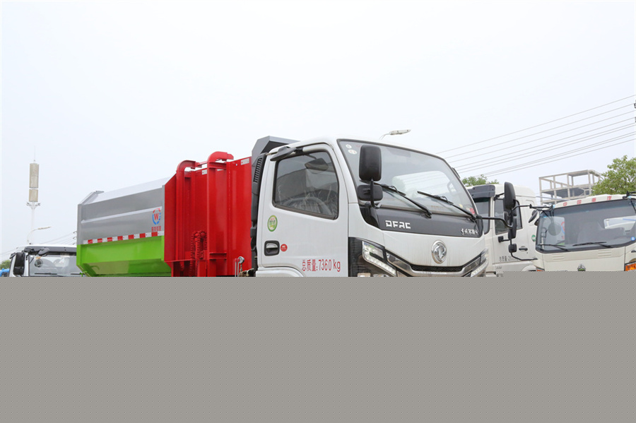 8方掛桶垃圾車(chē)-東風(fēng)8方藍(lán)牌側(cè)裝掛桶自裝式垃圾車(chē)廠(chǎng)家