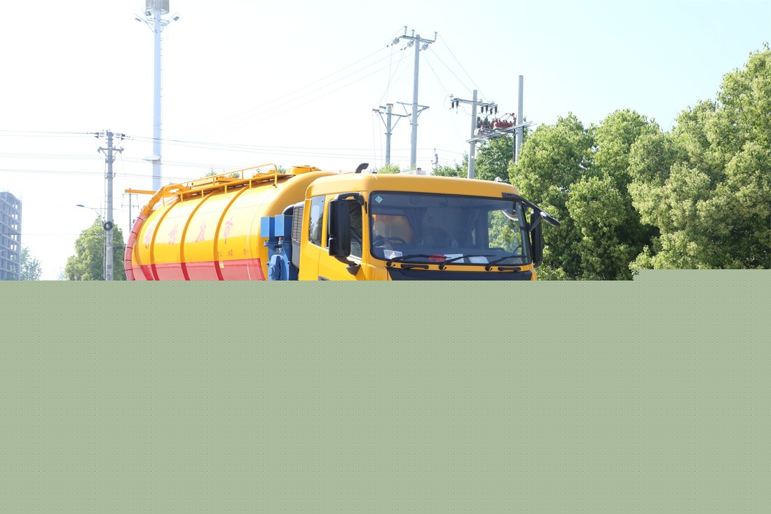22方清洗吸污車(chē)-東風(fēng)天龍22方清洗吸污兩用車(chē)-帶副發(fā)動(dòng)機(jī) 圓罐