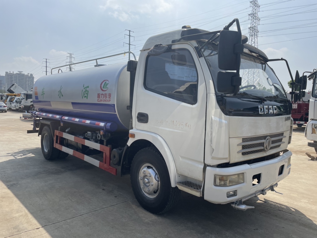  1??車型：10方灑水車 2??年份：2016年11月 3??發(fā)動(dòng)機(jī)：朝柴140馬力，國(guó)四 4??底盤配置：東風(fēng)多利卡，3800軸距，六檔變速箱， 5??上裝